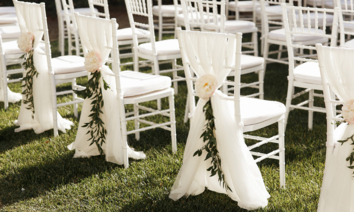 <p>Мы работаем с лучшей древесиной, а в производстве используем лаки, морилки и клеи ведущих итальянских компаний.У нас действительно особенный подход к каждому заказчику. Ведь все наши работы - это воплощение в жизнь идей и пожеланий наших клиентов.</p><p><br></p>