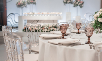 <p>Мебельная фабрика ЕМК изготавливает продукцию из высококачественной древесины и производных материалов уже более 15 лет. Среди нашей продукции: обеденные столы и стулья, журнальные столы, раздвижные столы для кухни и межкомнатные двери. Наша мебельная фабрика имеет узкую специализацию, что позволяет предлагать качественную продукцию по низкой цене. Производство столов, стульев и межкомнатных дверей производится из натурального дерева с помощью итальянского оборудования.</p>