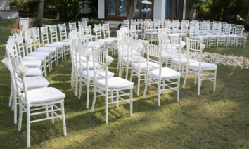 <p>Мебельный салон Ассорти - это огромный выбор столов&стульев от ведущих фабрик России, Европы и Китая, а также мягкие уголки и диваны для кухни со спальным местом пожалуй самый большой выбор в городе! В ассортименте имеются офисные кресла, кресла-качалки, дизайнерские кресла и различные аксессуары.</p><p>Постоянное обновление ассортимента,<br>Гибкая система скидок,<br>Распродажи и Акции,<br>Выполняем индивидуальные заказы как частные так и корпаративные,<br>Особые условия приобретения для дизайнеров.</p>