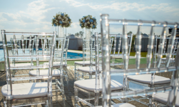 <p>Чтобы создать кресло, которое учитывает потребности практически каждого человека, компания HARA CHAIR провела исследование длиною в 10 лет. Оказалось, что кости таза у мужчин и женщин имеют разный угол наклона (65’ для мужчин и 85’ для женщин), а рост и вес человека играют огромную роль. Во время сидения на кресле вес верхней половины тела  (а это 50 % поверхности тела) давит на таз и окружающие ткани, а это только 8 % поверхности тела, прижимая таз к сиденью. Поэтому таз нуждается в эффективной поддержке.
</p><p>Сидячий образ жизни – первая и главная причина застоя крови в органах малого таза. В сидячем положении центральные кровеносные сосуды и артерии оказываются пережаты мышцами и хрящами. Кровь, как и любая другая жидкость, всегда устремляется по пути наименьшего сопротивления, то есть в обход органов малого таза. Застой крови в органах малого таза приводит к серьезным заболеваниям мочеполовой системы (простатит, уретрит), прямой кишки (геморрой) и почек.
</p><p>В обычном кресле при сидении в этой позе происходит сползание вперед, увеличивается давление на копчик, ухудшается кровообращение, ухудшается состояние межпозвоночных дисков.</p><p>В креслах HARA CHAIR, благодаря двойному сиденью, такое не происходит, и вы можете сидеть в правильной позе длительное время без вреда для позвоночника и органов таза.</p><p>Уникальные кресла HARA CHAIR имеют множество наград, международные патенты и сертификаты.</p><p>Наша компания является официальным представителем HARA CHAIR в России. Все продаваемые кресла сделаны в Южной Корее.</p>