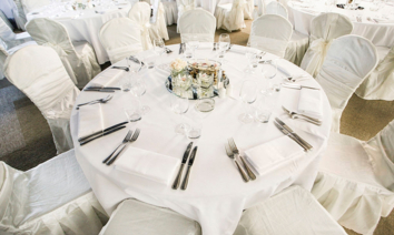 <p>Продажа корпусной мебели: Обеденные группы, столы, стулья, библиотеки и домашние кабинеты, гостиные, прихожие, мебель для ресторанов.</p>