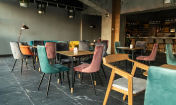 <p>Компания PUSHE доросла до того уровня, когда нам под силу заказы любой сложности. Мы не просто большая фабрика. У нас есть все, чтобы создать мебель, начиная от карандашного наброска на салфетке до доставки клиенту блестящего на солнце полированного чуда. Нам не надо привлекать посредников или подрядчиков, весь цикл производства мы осуществляем самостоятельно. </p><p>Наша фабрика находится в Рязани по адресу: 1-й Яблоневый проезд, строение № 1<br></p><p>Наш телефон: 8 800 707-00-83</p><p>В Омске наша продукция представлена в МС «Территория комфорта» по адресу ул. 70 лет Октября, д. 15</p>