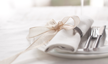 <p>Designporn – это музей мебели, которая, к счастью, продается.</p><p>Это магазин мебели для взрослых, потому что покупки здесь вызывают привыкание.</p><p>В скором времени нам придется остановить вас покупать у нас мебель.</p><p>Если вы уже купили больше десяти предметов мебели, обратитесь к специалисту. Возможно, вам стоит приобрести белую тумбу в сканди стиле, чтобы снизить градус. Или слэб стол в каком-нибудь лофт магазине.</p><p>Наша мебель нескромна и чрезмерна. Думаем, не обязательно обставлять ей весь дом. Хотя, если вы уже это сделали, пусть вам завидуют.</p><p>Если серьезно, то мы очень гордимся всем, что есть у нас в каталоге. Это лучшее, что мы нашли по всему миру. Все это отобрано вручную. У нас есть шедевры мебельного дизайна 1920-х годов. У нас есть шкафы, которые украшают самые невероятные спальни и знаменитые рестораны.</p><p>Пошло писать о ценах на сайте с такой мебелью и таким названием, но они у нас действительно низкие.</p><p>И бесплатная доставка, что тоже важно.</p>