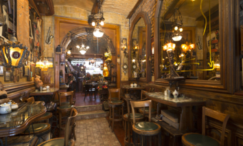 <p>Превратить самое обычное зеркало в настоящее произведение искусства, и выделить его в отдельный самостоятельный элемент декора легко и просто можно в мастерской Zerkala77 в Москве. Мы предлагаем Вам самый качественный багет для обрамления зеркал, а также готовы выполнить все работы по его установке. С нами ваш интерьер станет по-настоящему уникальным и прекрасным.</p>