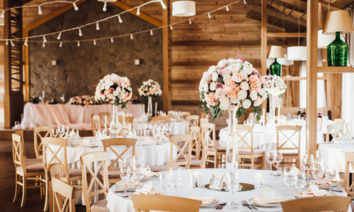 <p>1992 год – основание компании ООО «Фирма «АНТАРЕС», являющейся владельцем торгового знака и СМС «ЮНИОН» (торговый знак «ЮНИОН» зарегистрирован в Государственном реестре товарных знаков и знаков обслуживания РФ 16.02.2005 г. Свидетельство о регистрации № 282370). </p><p>1994 год - открытие первого мебельного салона «ЮНИОН» в г. Тамбове. За качество товаров и услуг «ЮНИОН» дважды отмечен престижными международными наградами Всемирной Конвенции Качества. В 2005 году – Женева, в категории «ЗОЛОТО» и в 2007 году награда в Париже в категории «ПЛАТИНА».<br>						«ЮНИОН» является постоянным участником престижных международных мебельных выставок в Милане, Вероне, Пезаро, Париже, Кельне, Гонконге, Москве.</p>