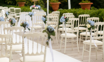 <p>БАНКЕТНЫЙ РЕСТОРАН «АЭЛИТА»</p><p>Вместимость: 2 зала (220 и 50 человек)<br>Кухня: русская, европейская<br>Бильярдная: русский, американский<br>Удобная парковка<br>Бесплатный WI-FI</p><p>Средний чек на банкетное меню от 1700 рублей!</p><p><a href="http://www.kuda-poiti.ru/index.php?id=544&option=com_content&task=view">http://www.kuda-poiti.ru/index.php?id=544&option=c...</a></p>